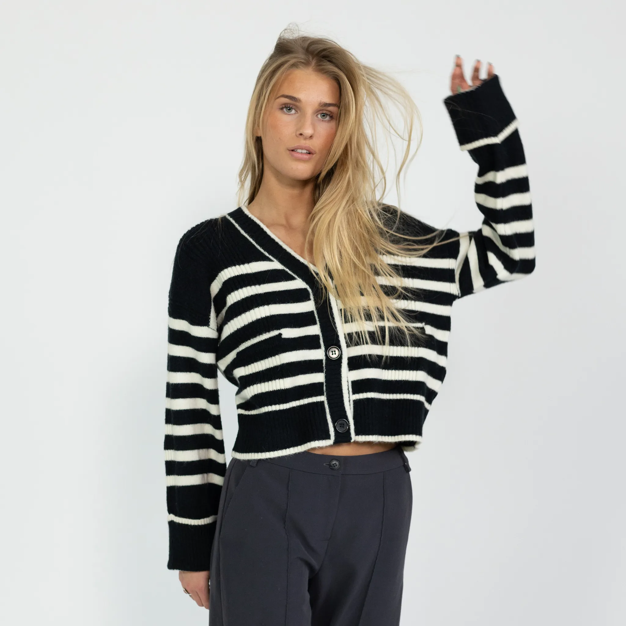 ALLY KNIT CARDIGAN - SVART