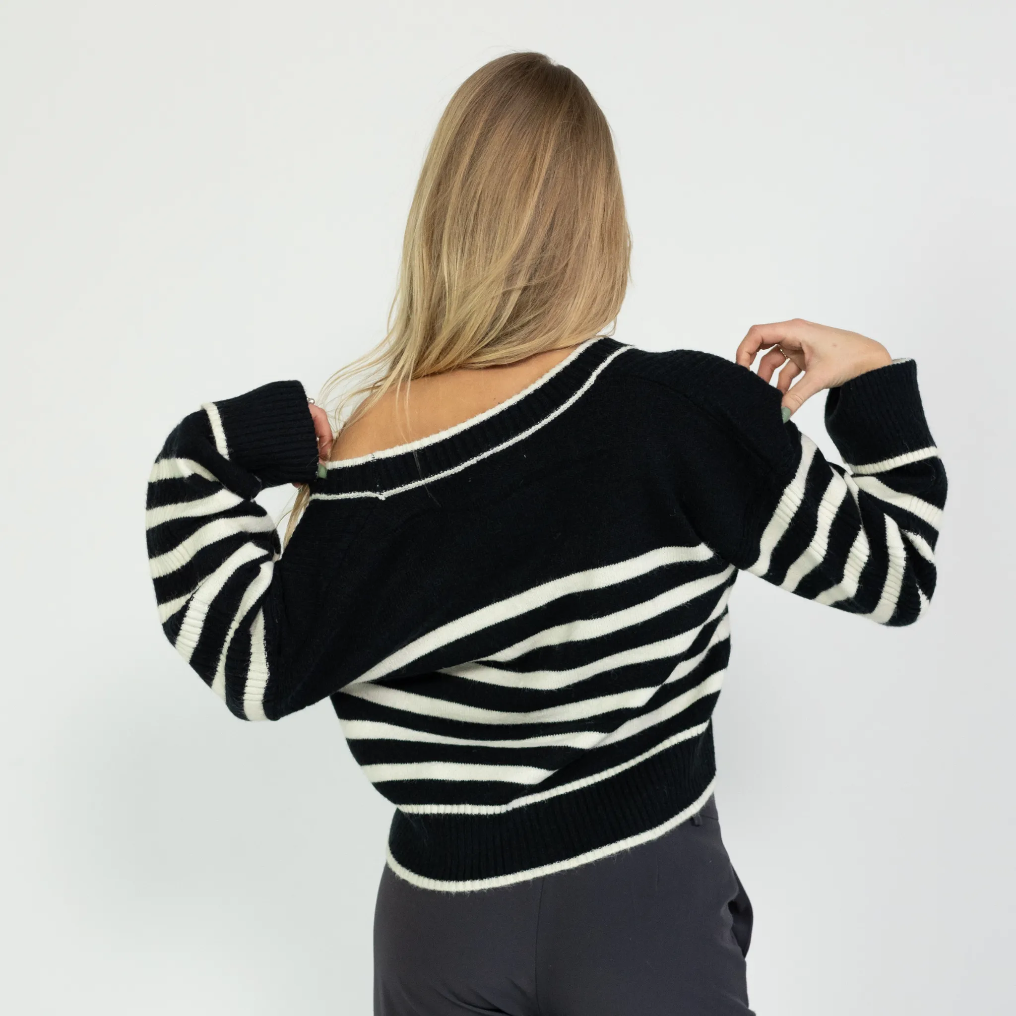 ALLY KNIT CARDIGAN - SVART