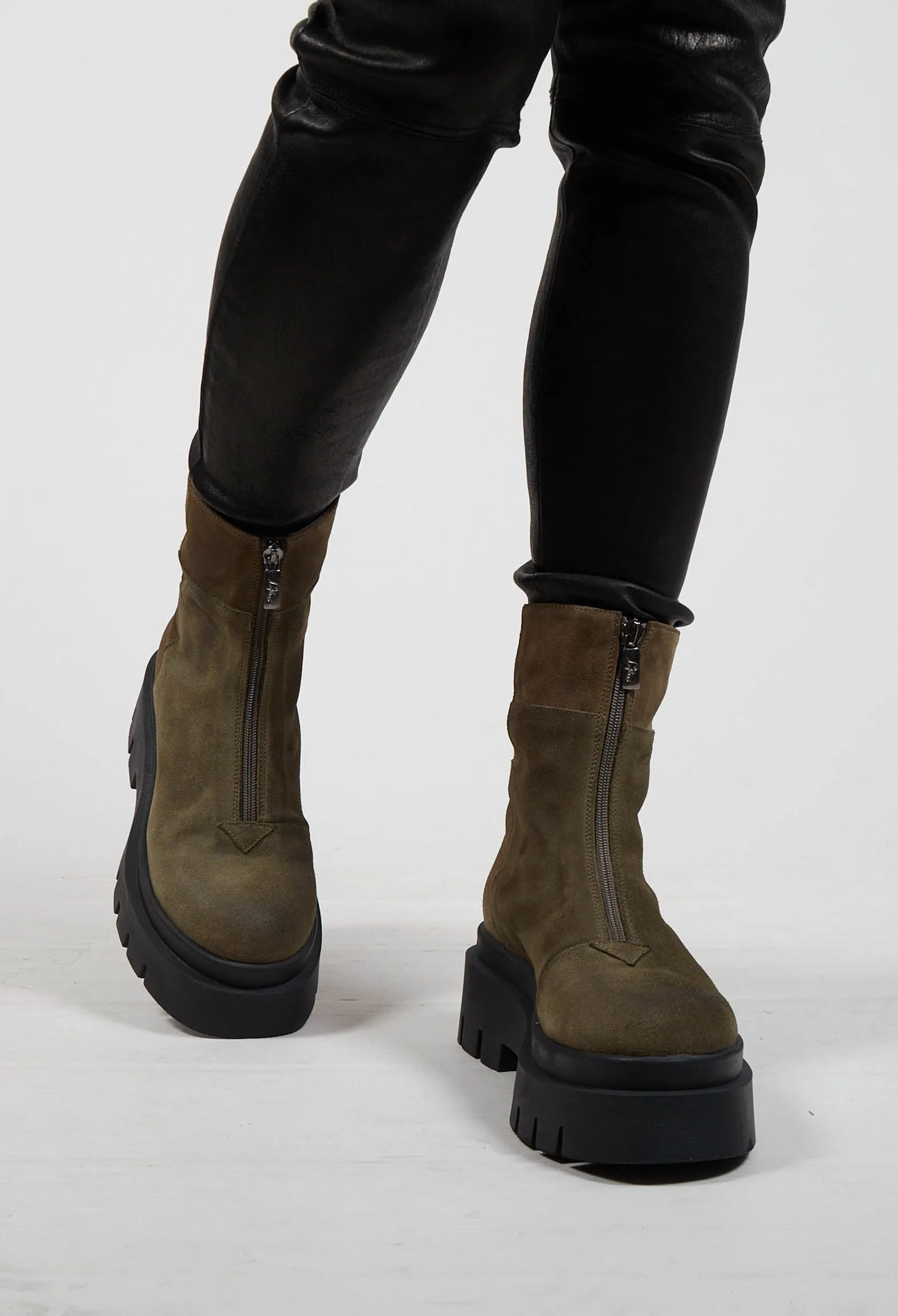 Boots With Front Zip in London Forest