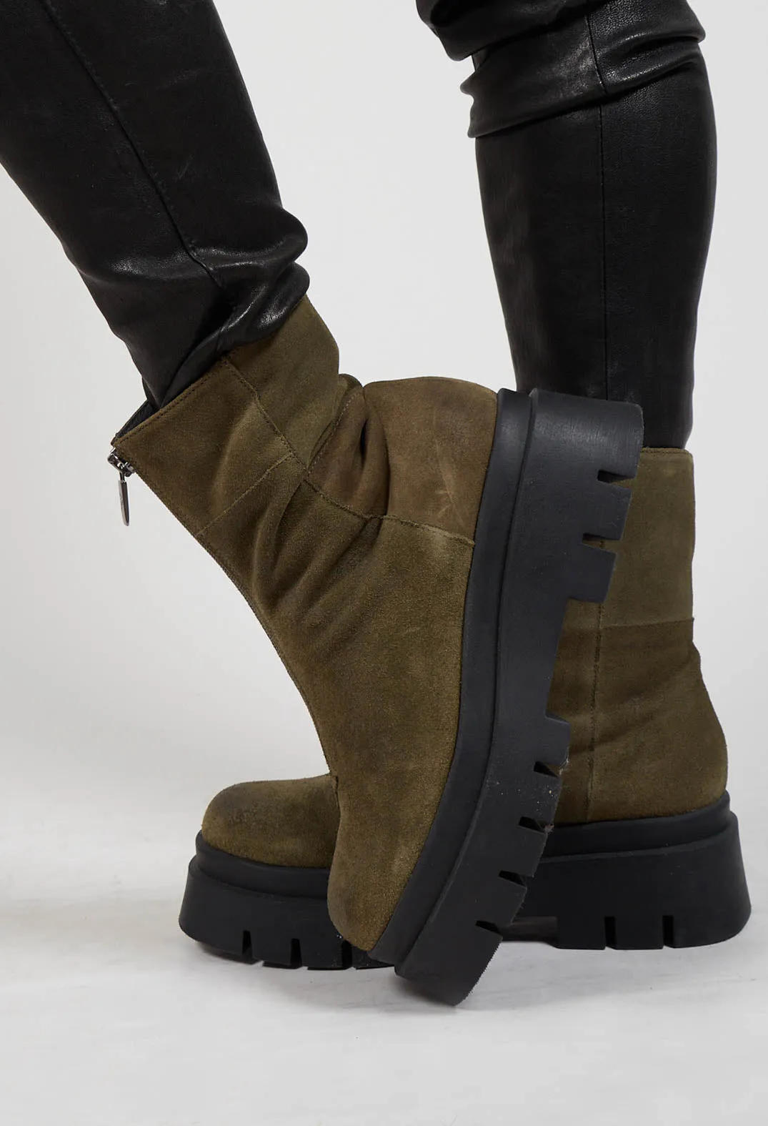Boots With Front Zip in London Forest