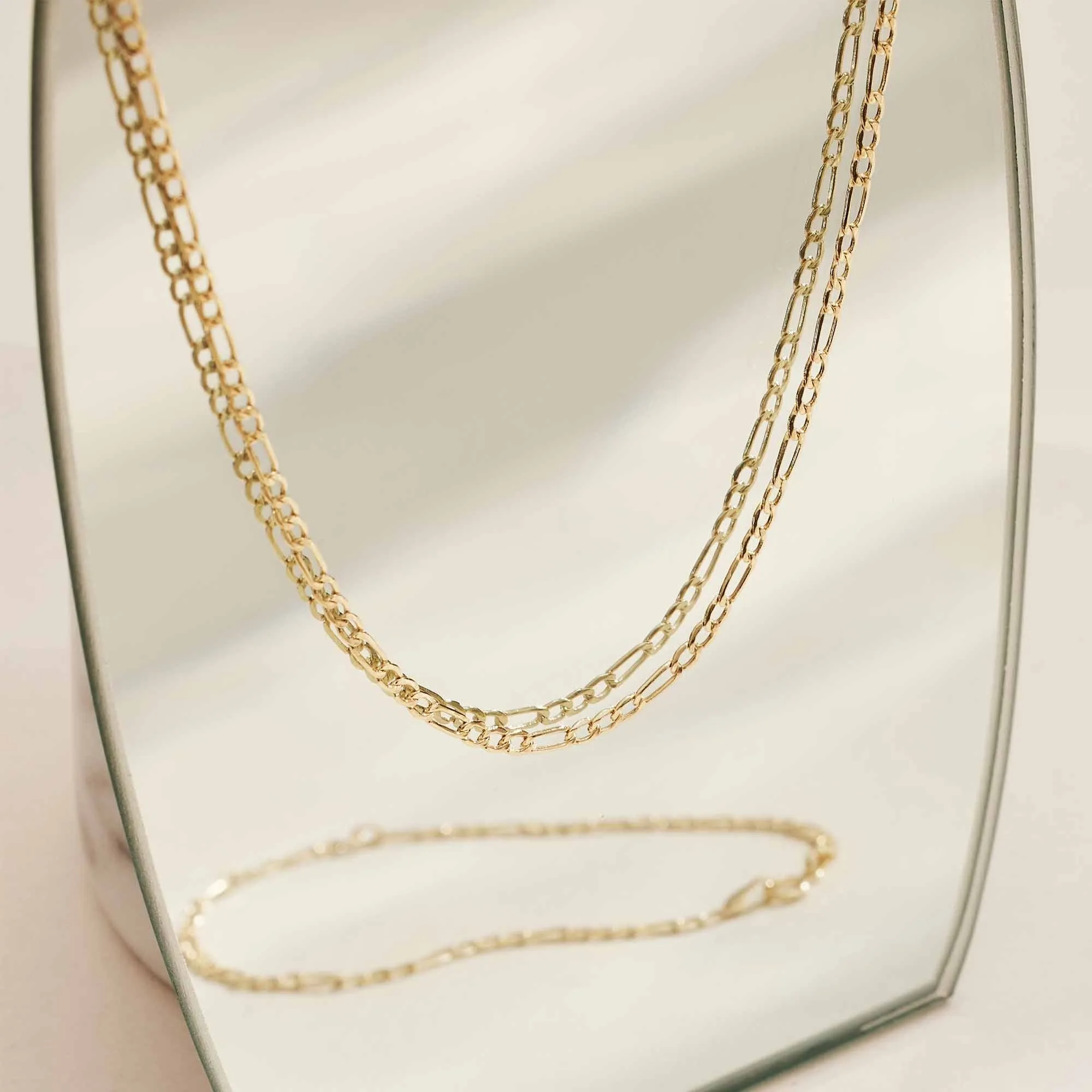 Cadeau d'Isabel 14 karat gold necklace and bracelet gift set