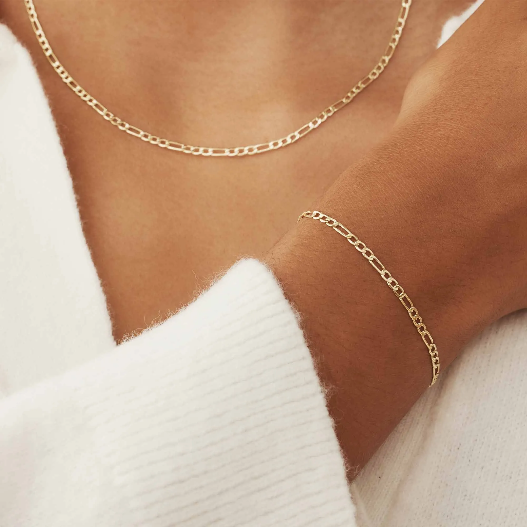 Cadeau d'Isabel 14 karat gold necklace and bracelet gift set