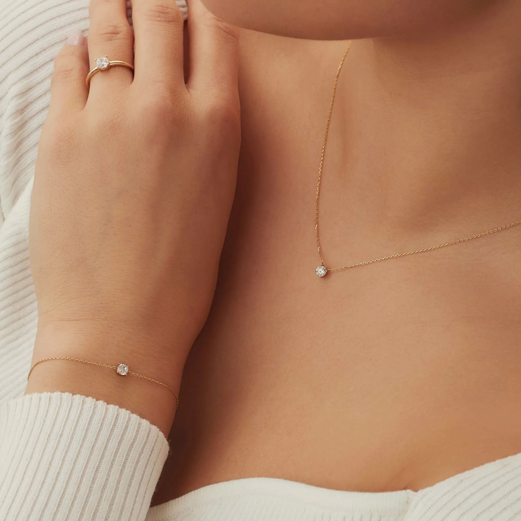 Cadeau d'Isabel 14 karat gold necklace and bracelet gift set