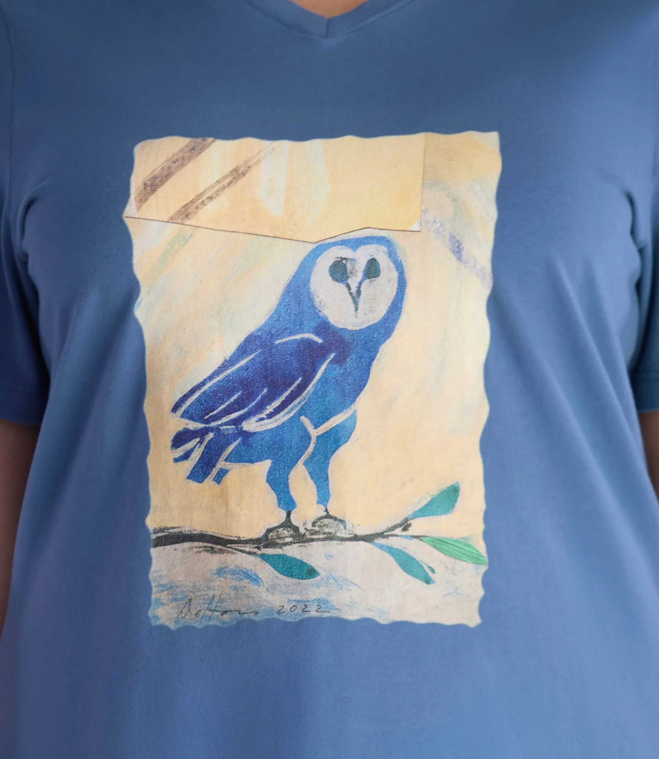 Designer Graphic V-Neck Top Owl